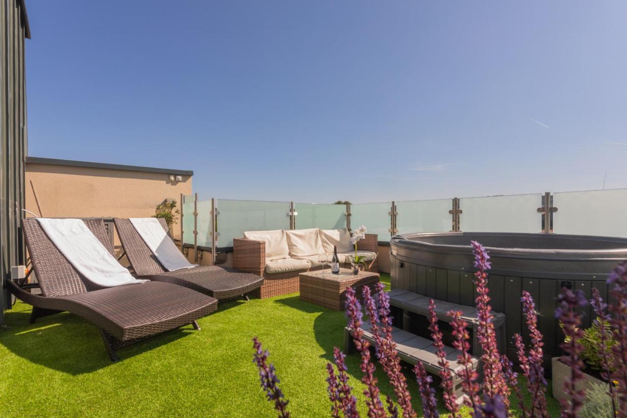 Henge House, Penthouse Apartment Bath Esterno foto